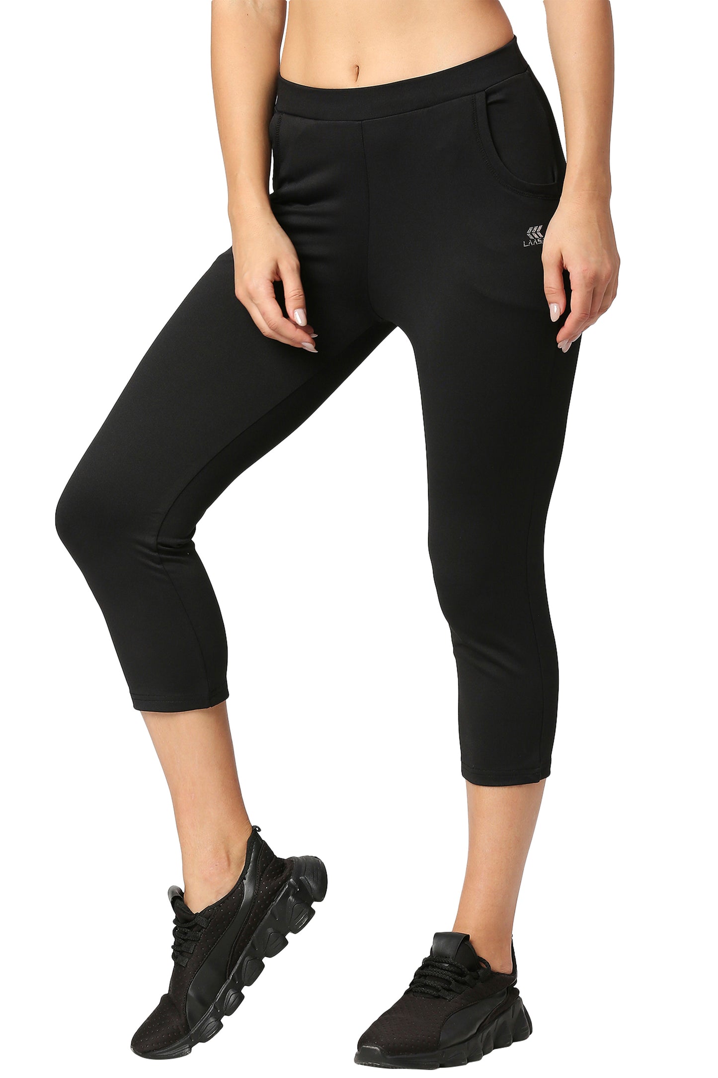 WOMEN'S REGULAR FIT CAPRI WITH POCKETS
