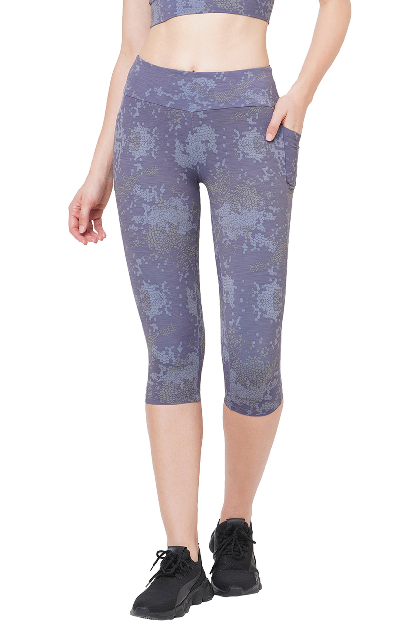 WOMEN’S PREMIUM NYLON CAPRI LEGGINGS