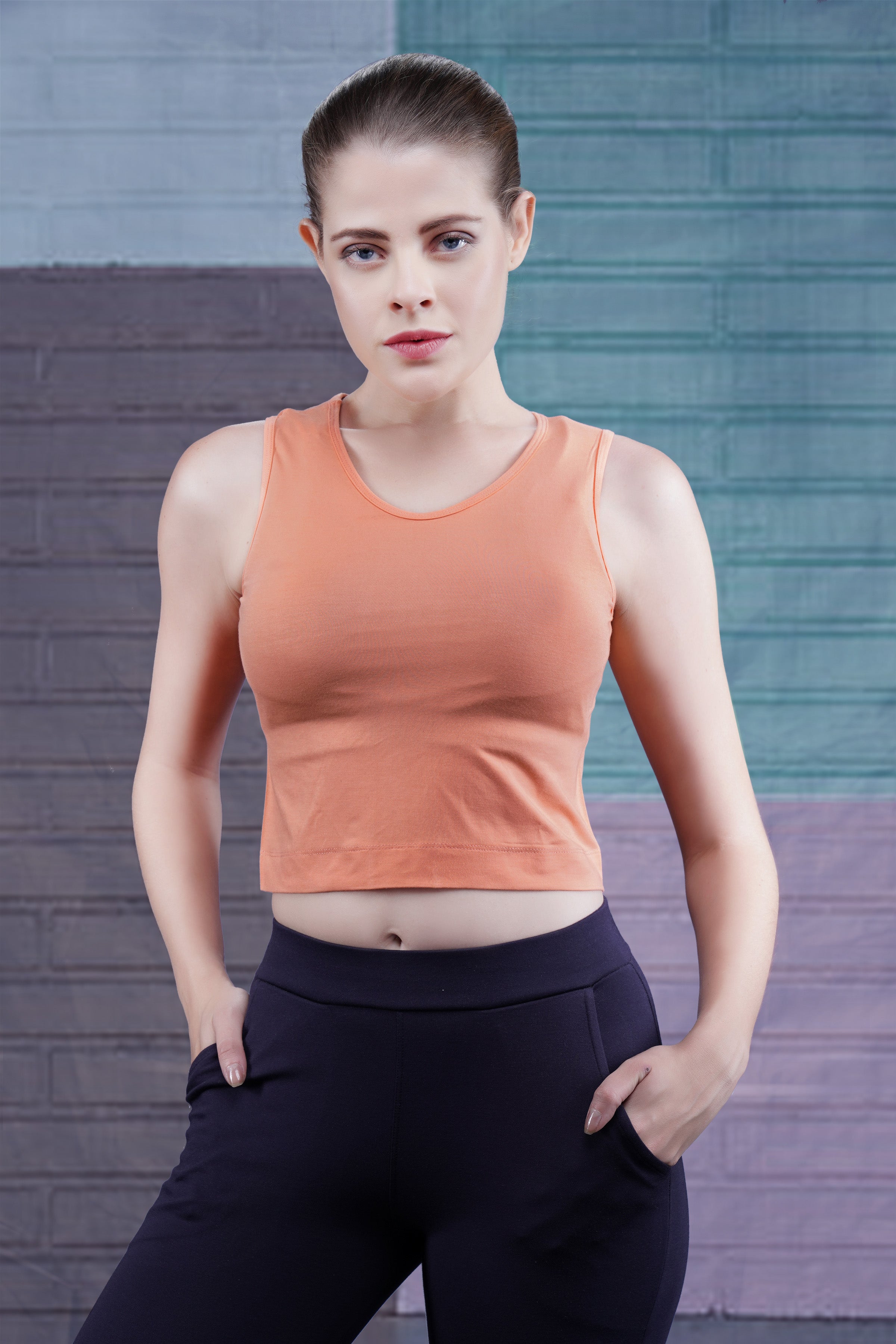 WOMEN SOLID SLEEVE LESS CROP TANK TOP – Laasa Sports