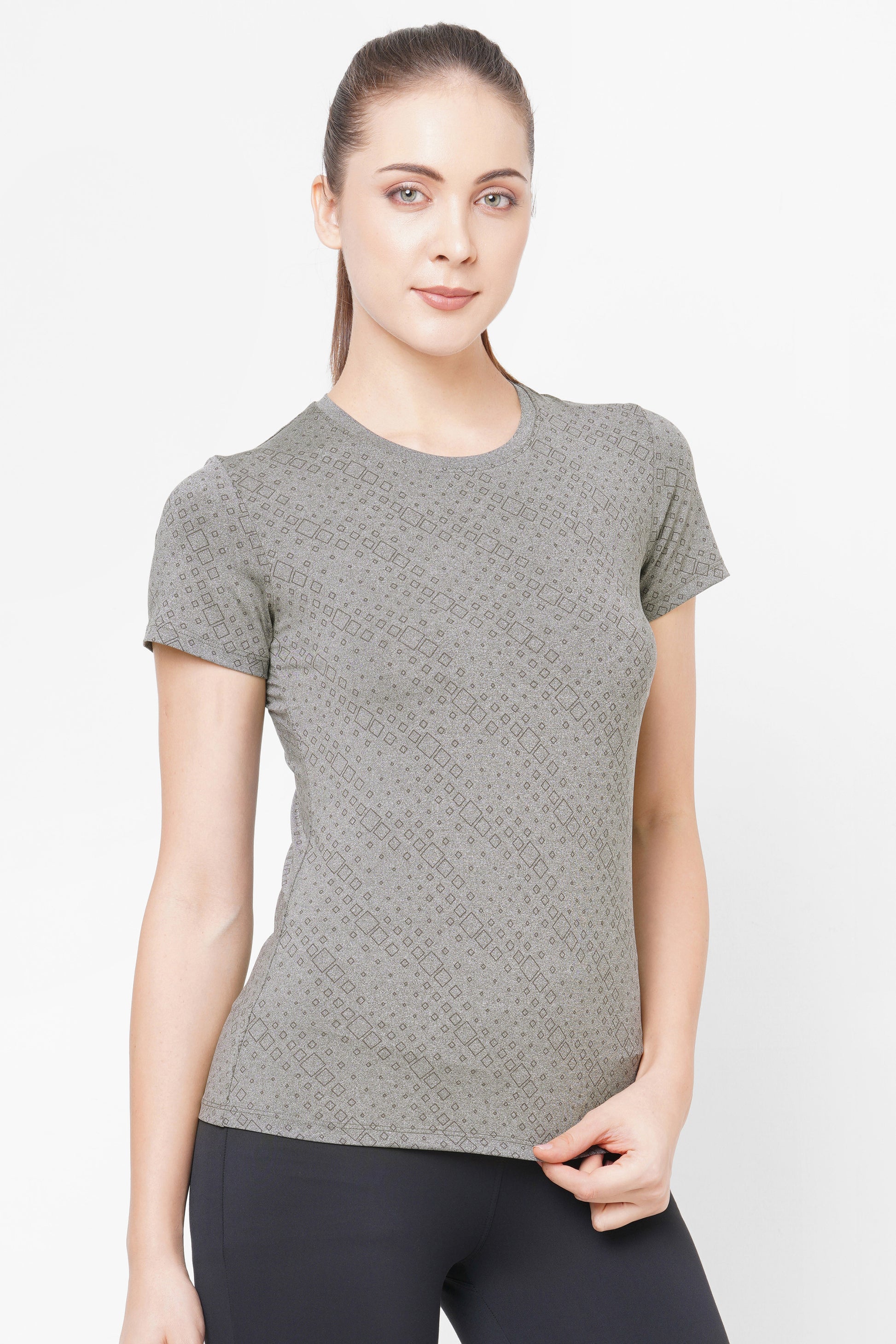 Lululemon women Size 6 scoop neck short sleeve T-Shirt in heather gray